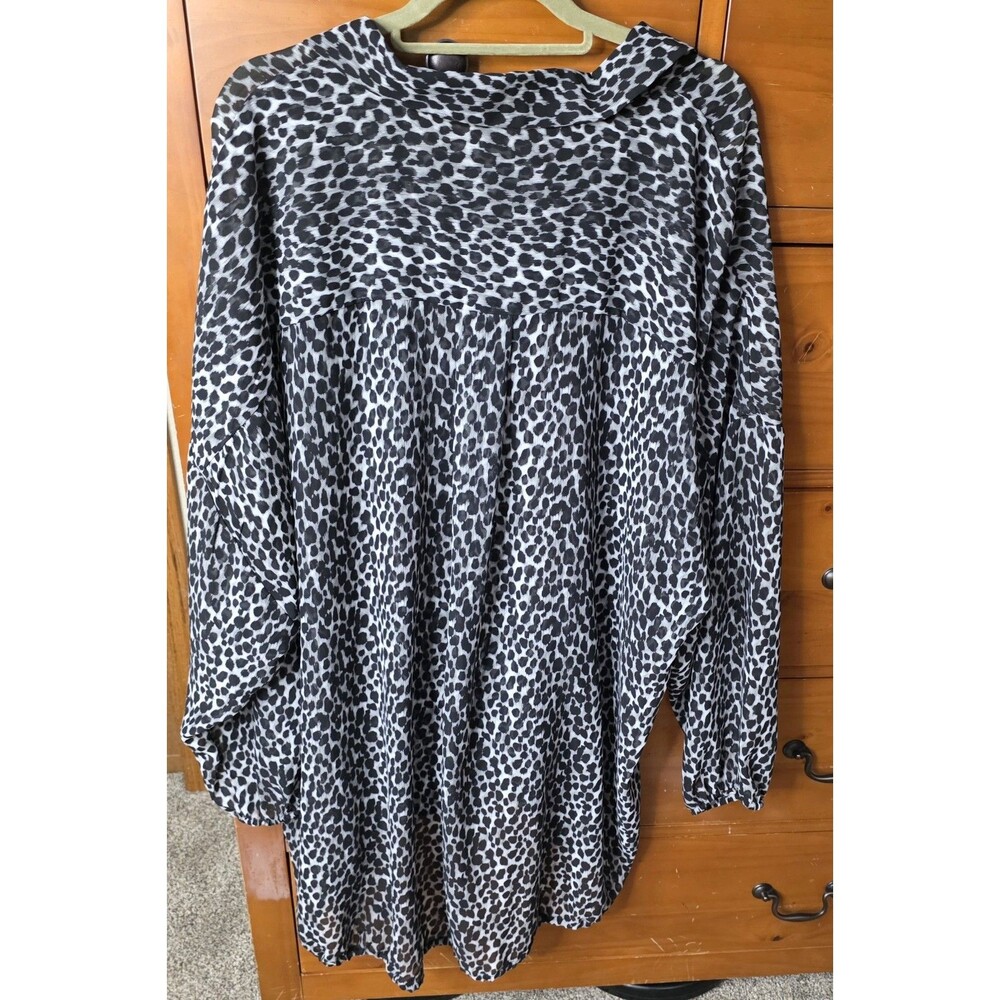 NWT Torrid Sheer Kimono Size 3XL Animal Print Button Tunic Black Gray - Picture 3 of 12